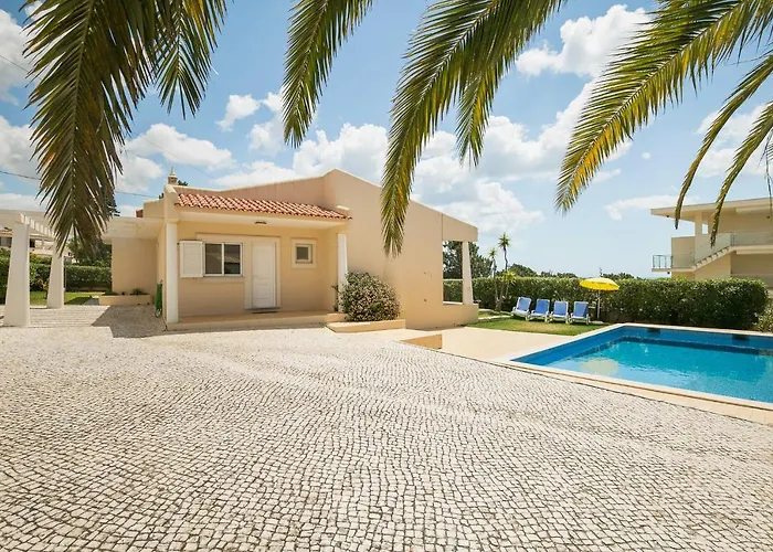 Abf36v2 Charming 2 Bdr Located Only A Few Mi Villa