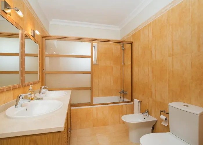 Abf36v2 Charming 2 Bdr Located Only A Few Mi