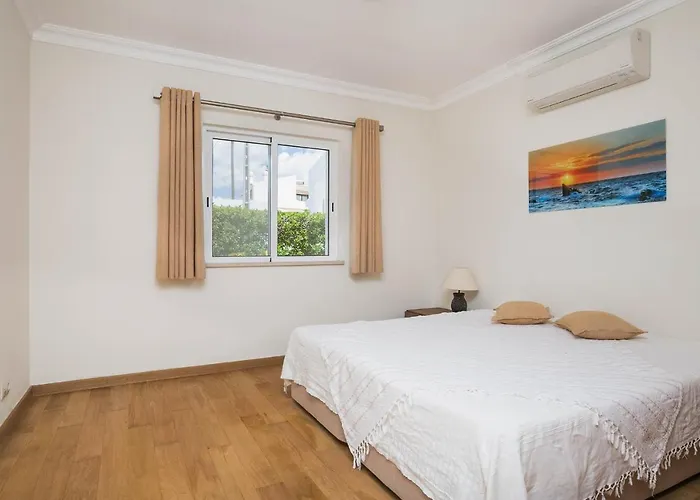 Abf36v2 Charming 2 Bdr Located Only A Few Mi Albufeira