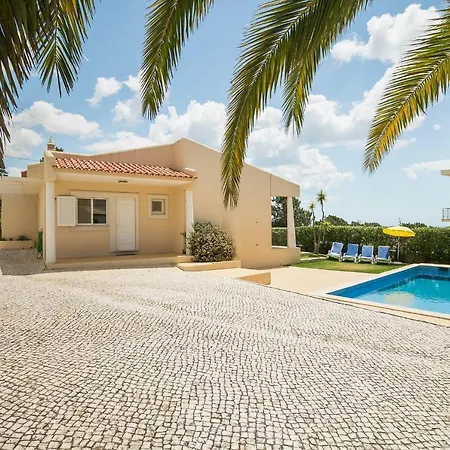 Abf36v2 Charming 2 Bdr Located Only A Few Mi וילה